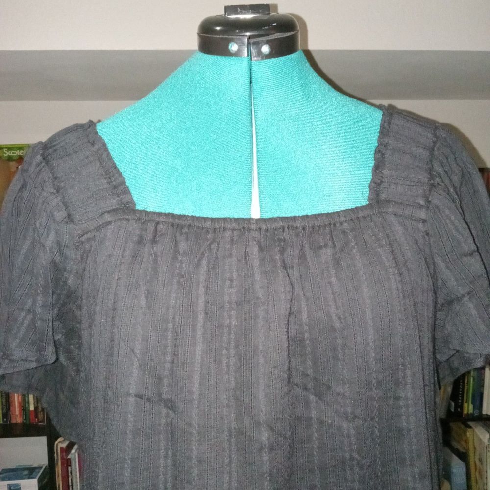 ZAC & RACHEL Sz L Flutter Sleeve Top. Lt Knit, Elastic Ruffled Square Neck Black